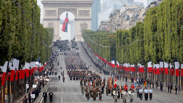 Парад в честь Дня взятия Бастилии в Париже - Sputnik Беларусь