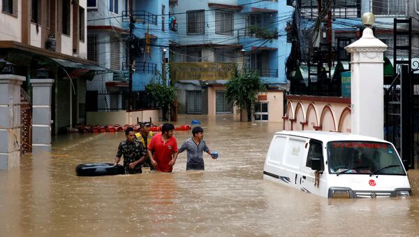 Жители Непала спасаются от наводнения - Sputnik Беларусь