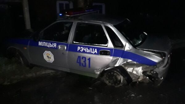В Речице пьяный водитель на Audi врезался в автомобиль ГАИ  - Sputnik Беларусь