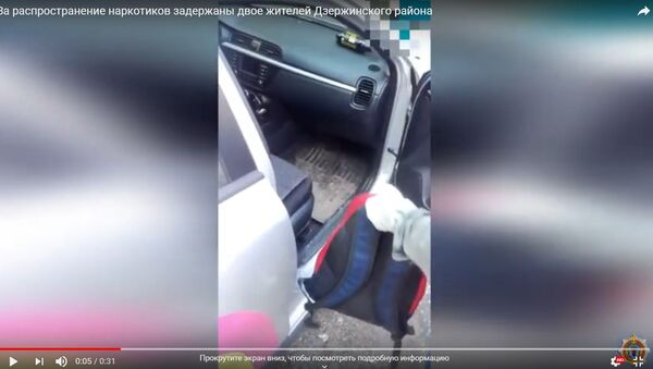 Студенты на машине каршеринга развозили наркотики по Минску - видео - Sputnik Беларусь