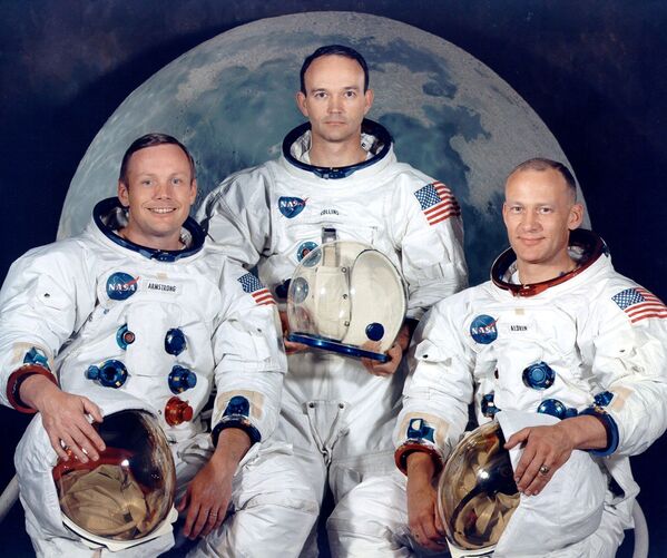 Экипаж Аполлона-11, в ходе полета которого 16-24 июля 1969 года жители Земли впервые в истории совершили посадку на поверхность другого небесного тела: командир Нил Армстронг, пилот командного модуля Майкл Коллинз, пилот лунного модуля Эдвин (Базз) Олдрин. - Sputnik Беларусь