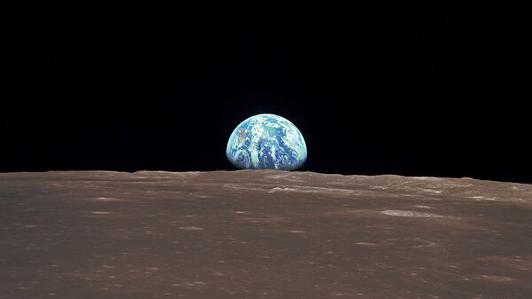 Земля поднимается над горизонтом Луны во время лунной миссии Аполлона-11 - Sputnik Беларусь