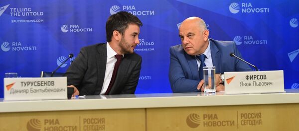 Директор Департамента протокола и организационного обеспечения ЕЭК Данияр Турусбеков и генеральный секретарь Международной конфедерации пирамиды Яков Фирсов - Sputnik Беларусь