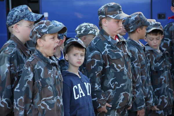 Прививка от страха армии: чему учит военно-патриотический лагерь внутренних войск  - Sputnik Беларусь