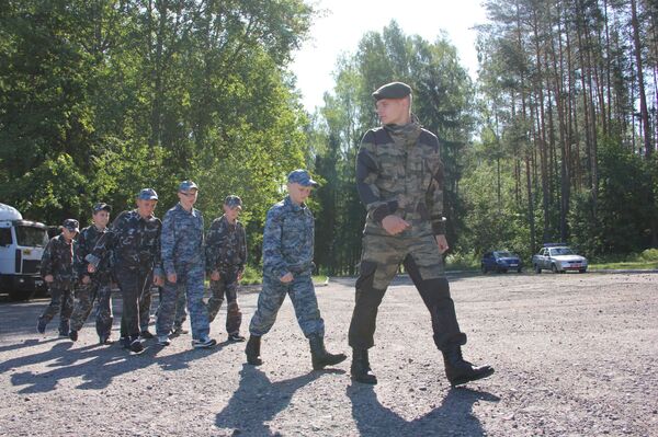 Прививка от страха армии: чему учит военно-патриотический лагерь внутренних войск  - Sputnik Беларусь
