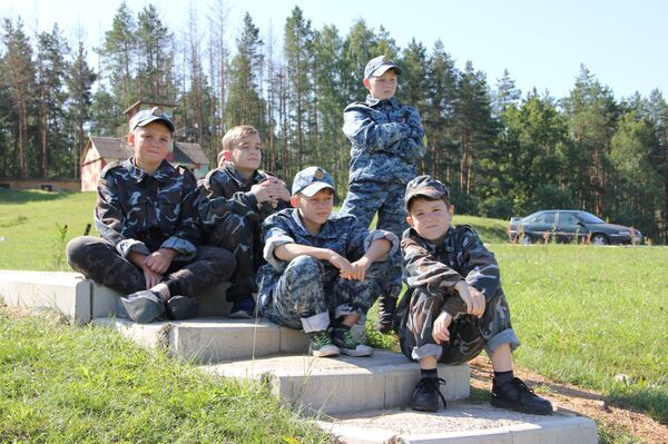 Прививка от страха армии: чему учит военно-патриотический лагерь внутренних войск  - Sputnik Беларусь