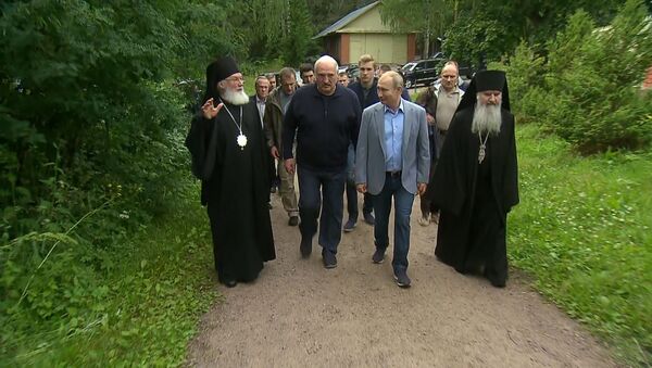 Путин и Лукашенко посетили Смоленский скит Валаамского монастыря - Sputnik Беларусь