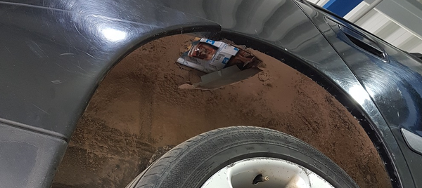 Белорус провозил в тайника машины Volvo контрабандные сигареты - Sputnik Беларусь