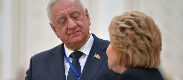Старшыня Савета Рэспублікі Міхаіл Мясніковіч і старшыня Савета Федэрацыі Валянціна Мацвіенка Старшыня Савета Рэспублікі Міхаіл Мясніковіч і старшыня Савета Федэрацыі Валянціна Мацвіенка - Sputnik Беларусь