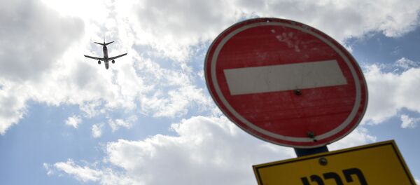 Самолет в небе над аэропортом Эйлата - Sputnik Беларусь