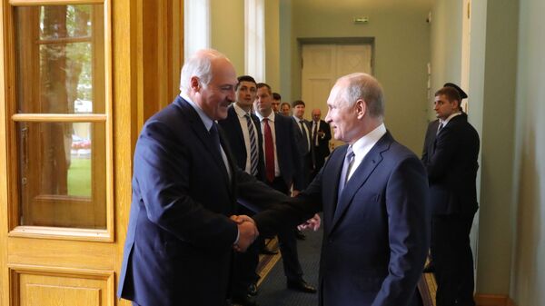 Президент РФ Владимир Путин и президент Беларуси Александр Лукашенко (слева) - Sputnik Беларусь