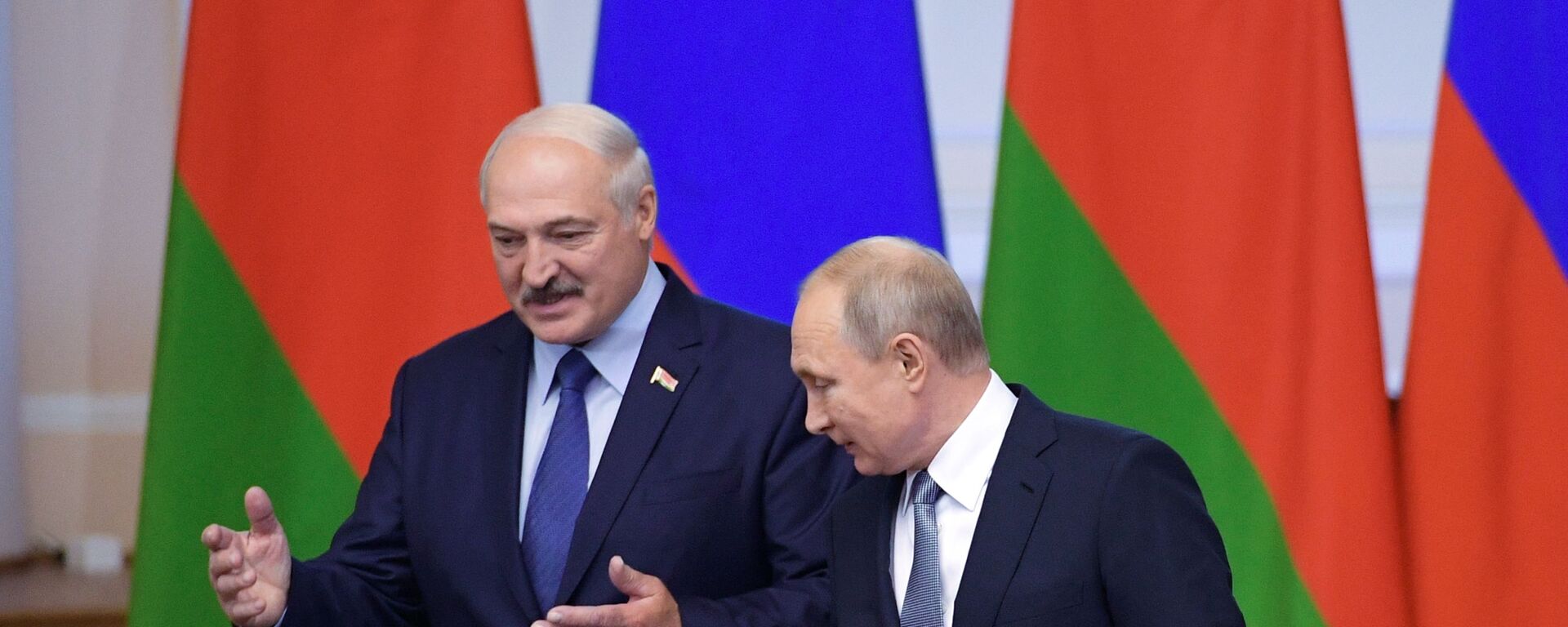 Президент РФ Владимир Путин и президент Беларуси Александр Лукашенко - Sputnik Беларусь, 1920, 18.02.2021
