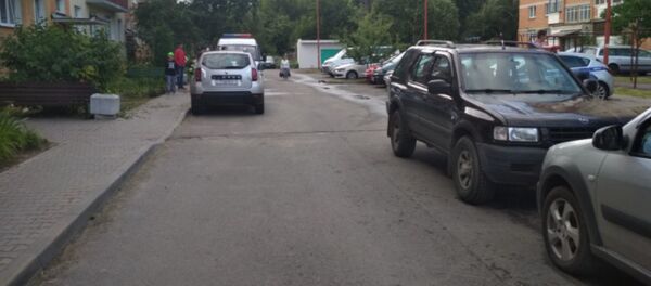 Школьницу сбила иномарка во дворе дома в Бресте - Sputnik Беларусь