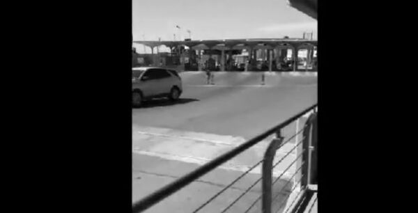 Мигрант устроил спринтерский забег через границу Мексики и США - Sputnik Беларусь