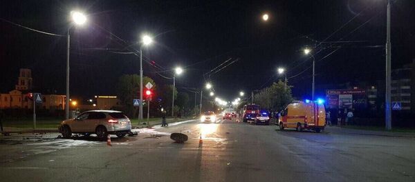 Могилевчанин на Porsche Cayenne столкнулся с грузовиком для конвоирования - Sputnik Беларусь