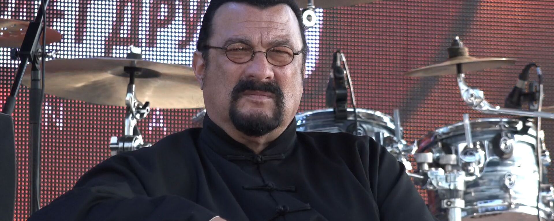 Американский актер Стивен Сигал рассказал, как ел с Лукашенко морковку и другие овощи - Sputnik Беларусь, 1920, 20.07.2019