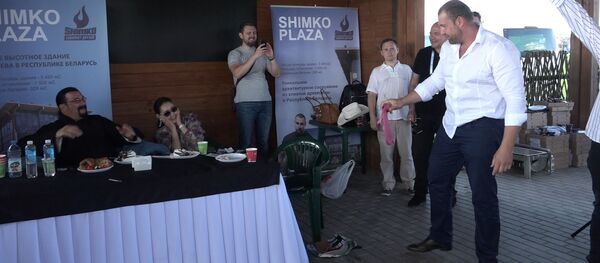 Как развлекал Стивена Сигала силач Кирилл Шимко - Sputnik Беларусь