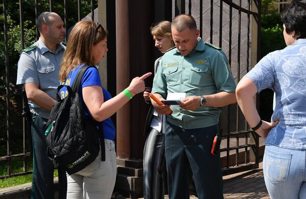 Фотофакт: украинцы в Минске активно голосуют на выборах в Раду - Sputnik Беларусь