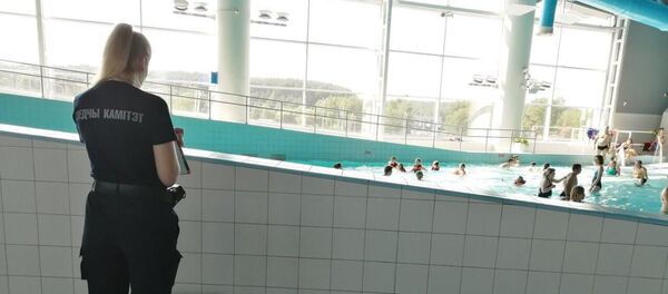 Следователи в минском аквапарке Лебяжий Следователи в минском аквапарке Лебяжий - Sputnik Беларусь