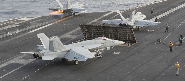 Взлет американских самолетов с авианосца, архивное фото Взлет американских самолетов с авианосца, архивное фото - Sputnik Беларусь