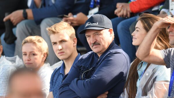 Александр Лукашенко с сыном Николаем на Гребном канале - Sputnik Беларусь