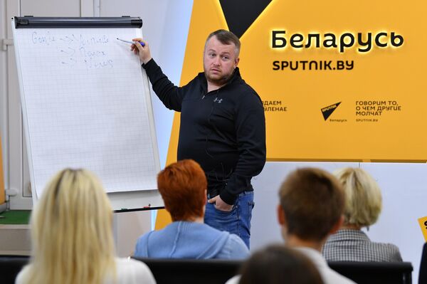 А что вам мешает стать звездой интернета? Отвечают гости SputnikPro - Sputnik Беларусь