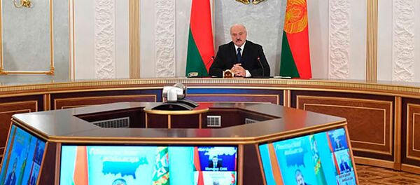 Президент Беларуси Александр Лукашенко 23 июля 2019 года на республиканском селекторном совещании по вопросам уборки урожая - Sputnik Беларусь