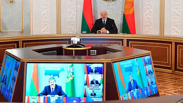 Президент Беларуси Александр Лукашенко 23 июля 2019 года на республиканском селекторном совещании по вопросам уборки урожая - Sputnik Беларусь