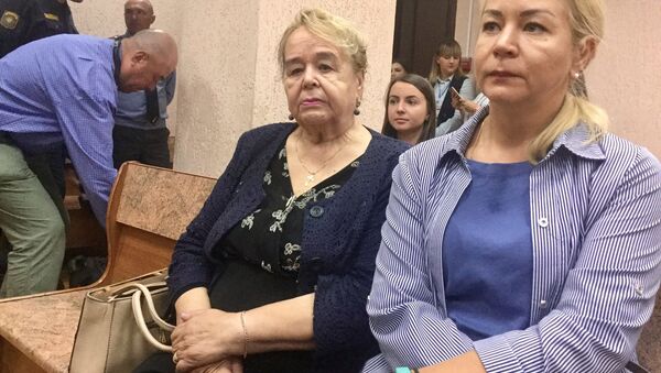 Мать и сестра Сергея Метельского в суде перед оглашением приговора - Sputnik Беларусь