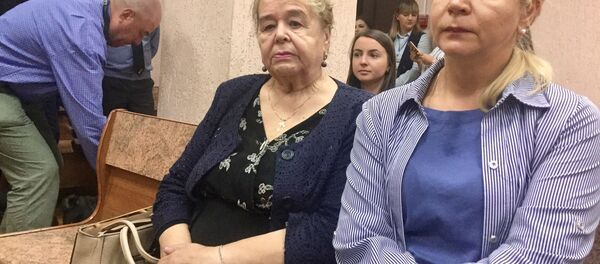 Мать и сестра Сергея Метельского в суде перед оглашением приговора Мать и сестра Сергея Метельского в суде перед оглашением приговора - Sputnik Беларусь