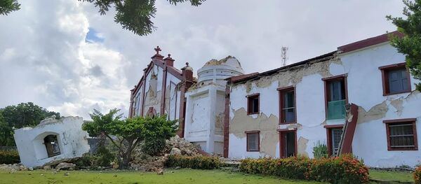 Церковь в Батанесе повреждена в результате землетрясение - Sputnik Беларусь