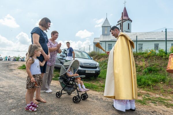 Фотафакт: у касцёлах асвяцілі аўтамабілі і дабраславілі кіроўцаў - Sputnik Беларусь