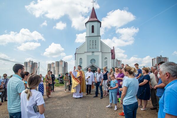 Фотафакт: у касцёлах асвяцілі аўтамабілі і дабраславілі кіроўцаў - Sputnik Беларусь