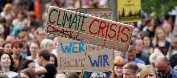 Протестующие призывают бороться с изменением климата - Sputnik Беларусь