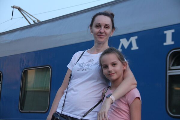 Сигаретки не найдется: как переживают пассажиры поездов запрет на курение Сигаретки не найдется: как переживают пассажиры поездов запрет на курение - Sputnik Беларусь