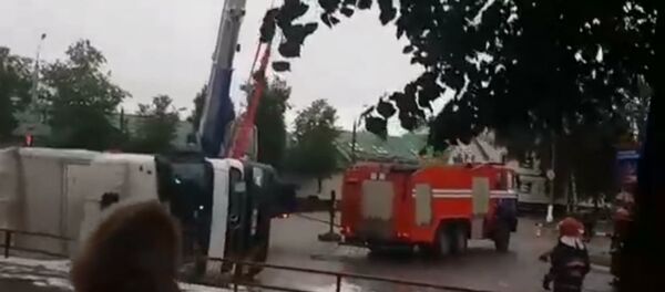 Как поднимали фуру в центре Витебска - Sputnik Беларусь