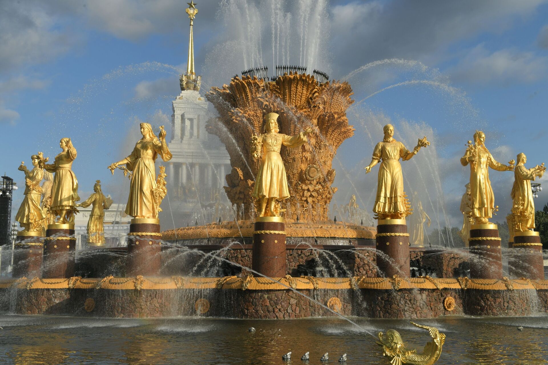 Фонтан Дружба народов на ВДНХ в Москве - Sputnik Беларусь, 1920, 18.08.2025