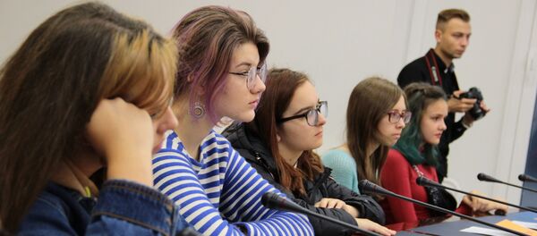 Встреча с победителями творческих конкурсов, а также олимпиад по русскому языку и литературе в МПЦ Sputnik Беларусь - Sputnik Беларусь