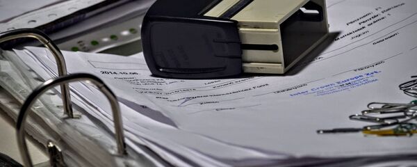 Каждая бумага, которой забиты папки в бухгалтерии, бухгалтером составлена и трижды проверена - Sputnik Беларусь