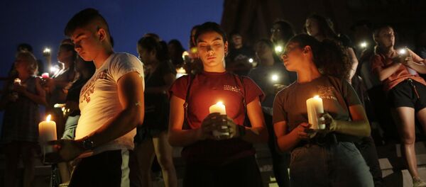 Жители Эль-Пасо после стрельбы в городе - Sputnik Беларусь