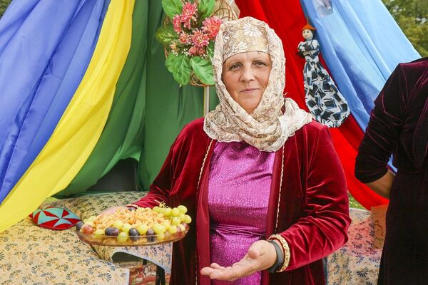 Танчылі і частавалі: у Міры прайшоў фестываль Мястэчка - Sputnik Беларусь