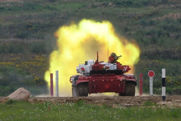 Танковый биатлон на АрМИ-2019: белорусы уступили китайцам - Sputnik Беларусь
