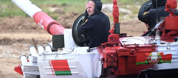 Экипаж танка Т-72Б3 команды армии Беларуси - Sputnik Беларусь