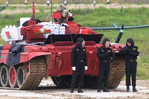 Танковый биатлон на АрМИ-2019: белорусы уступили китайцам - Sputnik Беларусь