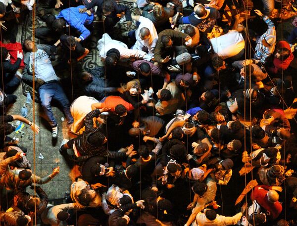 Раненные в ходе вечерних столкновений демонстрантов с полицией в Египте - Sputnik Беларусь