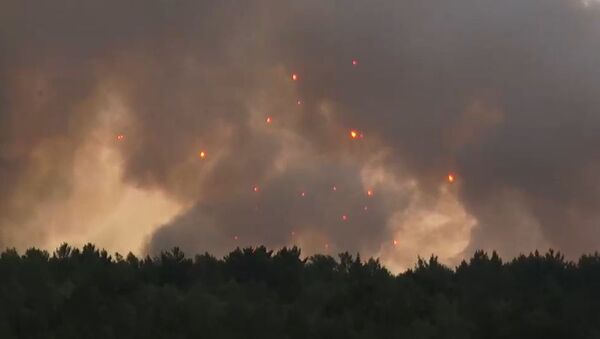 Пожар на складе хранения артиллерийских боеприпасов на территории воинской части в Ачинском районе - Sputnik Беларусь