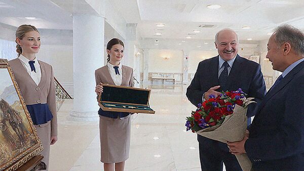 Президент Беларуси Александр Лукашенко провел встречу со своим другом и коллегой - экс-президентом Кыргызстана Курманбеком Бакиевым - Sputnik Беларусь
