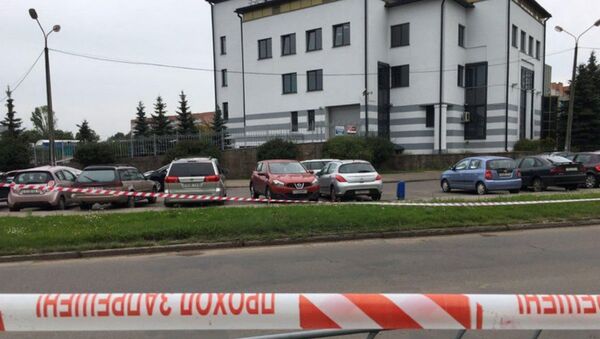 В Борисове людей эвакуируют из банка: рядом нашли подозрительный чемодан - Sputnik Беларусь