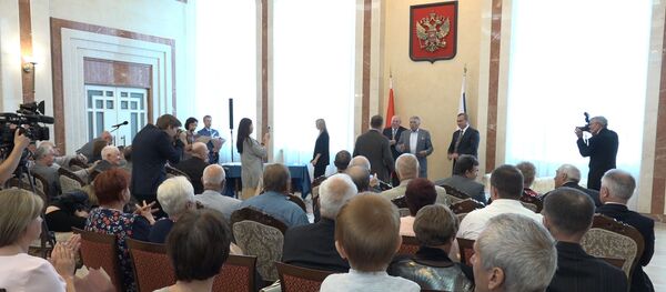 Посол России вручил медали белорусам строившим БАМ - Sputnik Беларусь