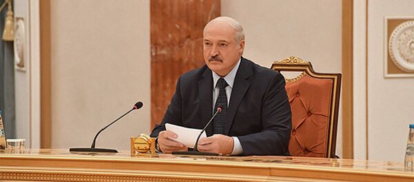 Президент Беларуси Александр Лукашенко во время переговоров Президент Беларуси Александр Лукашенко во время переговоров - Sputnik Беларусь